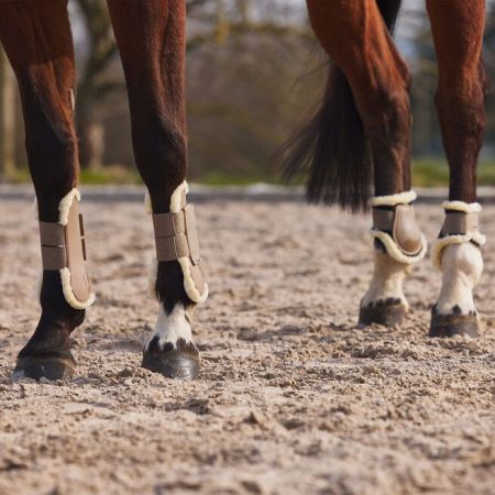 Ochraniacze HORZE Windsor ze sztucznym futerkiem, przody jasnobrązowe