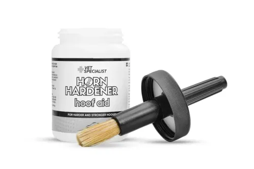 Przejdź do produktu Olej wzmacniający do kopyt JUMP IT HORN HARDENER 250 ml