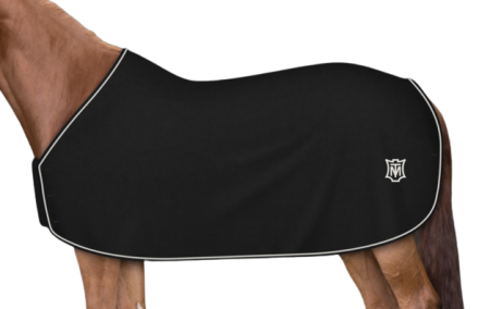 Czaprak MATTES kolor czarny lamowka czarna ozdobne przeszycie perła logo perła-removebg-preview.png