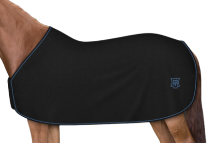 Czaprak MATTES kolor czarny lamowka czarna ozdobne przeszycie steward logo steward-removebg-preview.png